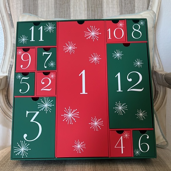 Barbie 12 days of Christmas limited edition. Collectible. - Picture 4 of 5
